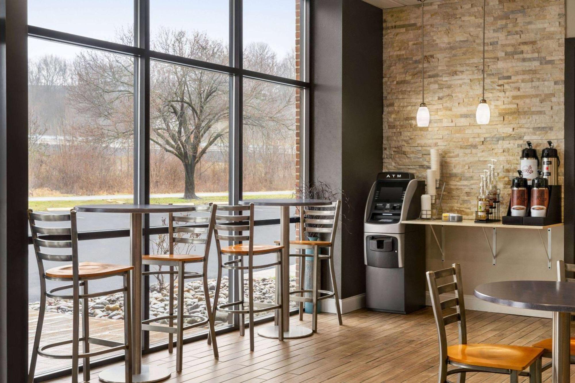 Days Inn & Suites By Wyndham Lancaster Amish Country Mountville Εξωτερικό φωτογραφία